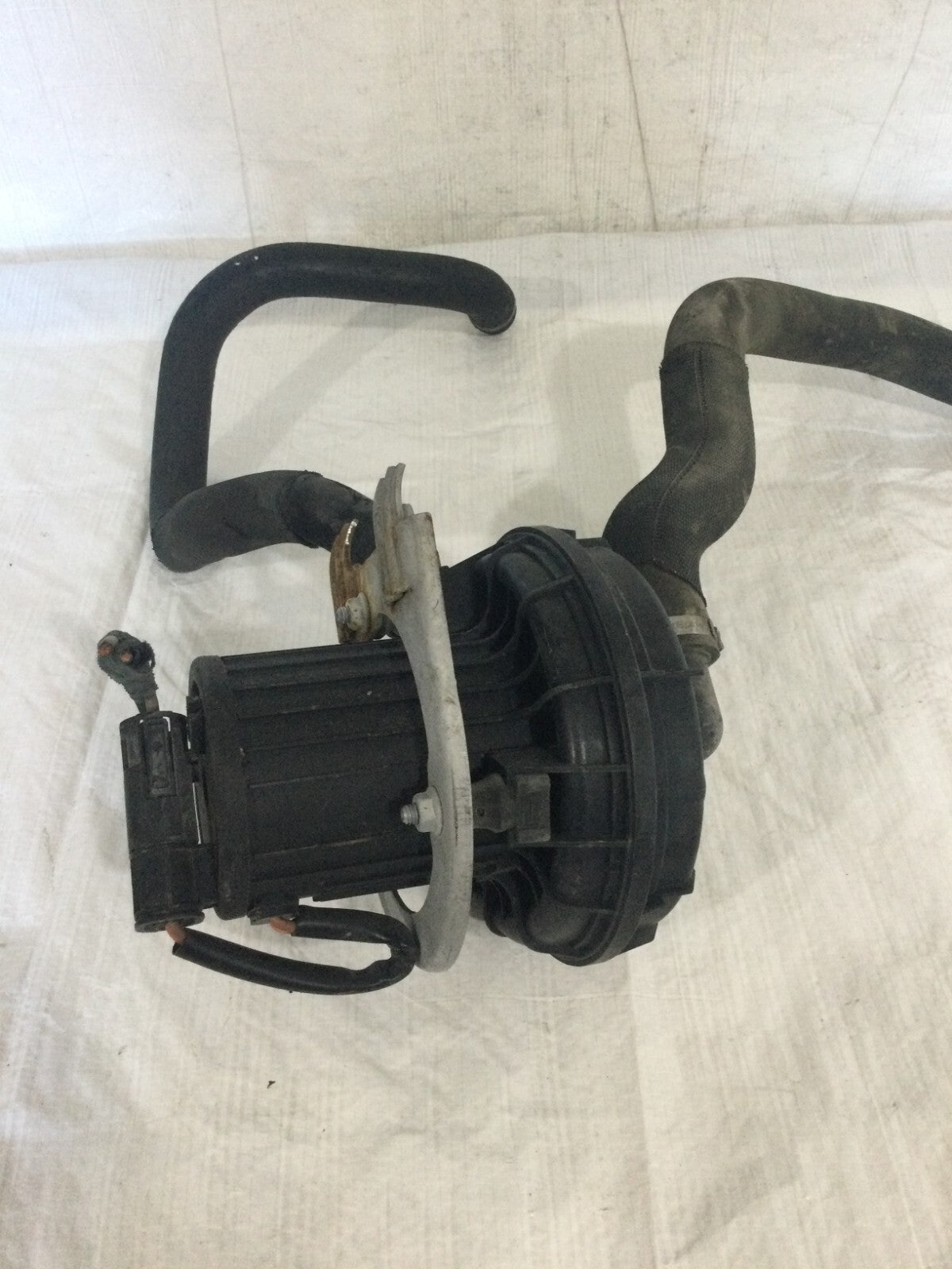2004 BMW 745I Air Pump Assembly OEM
