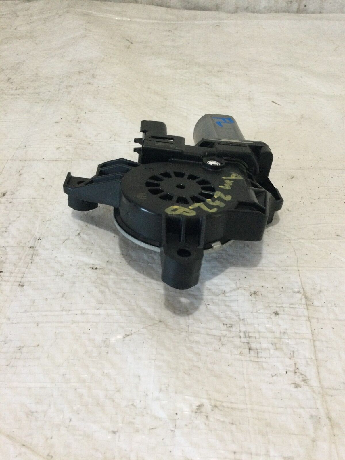 2019 RAM 1500  Front  Left  Driver Side Door Power Window Regulator Motor OEM