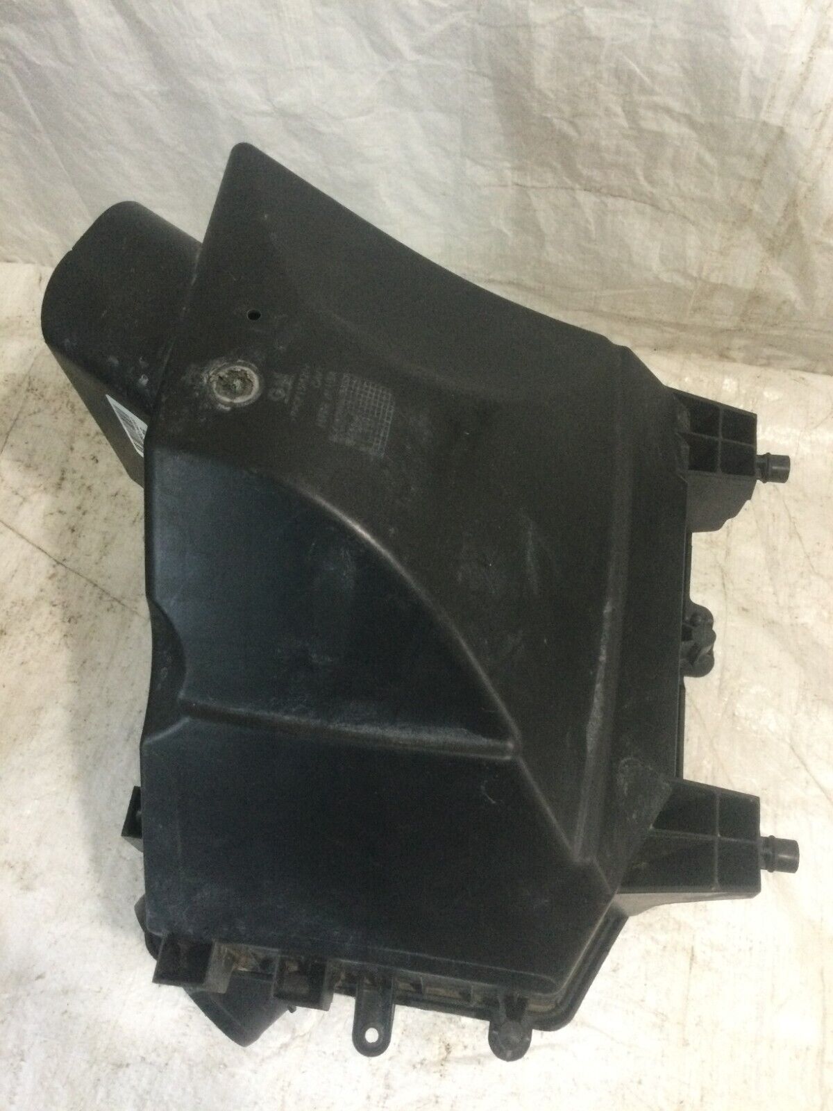 2019-2021 Chevy Silverado 1500 5.3L Air Cleaner Filter Housing OEM 84412395