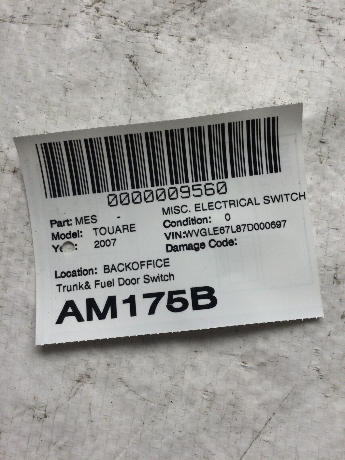 2007 Volkswagen Touareg Trunk And Fuel Door Switch OEM 7L6867157B