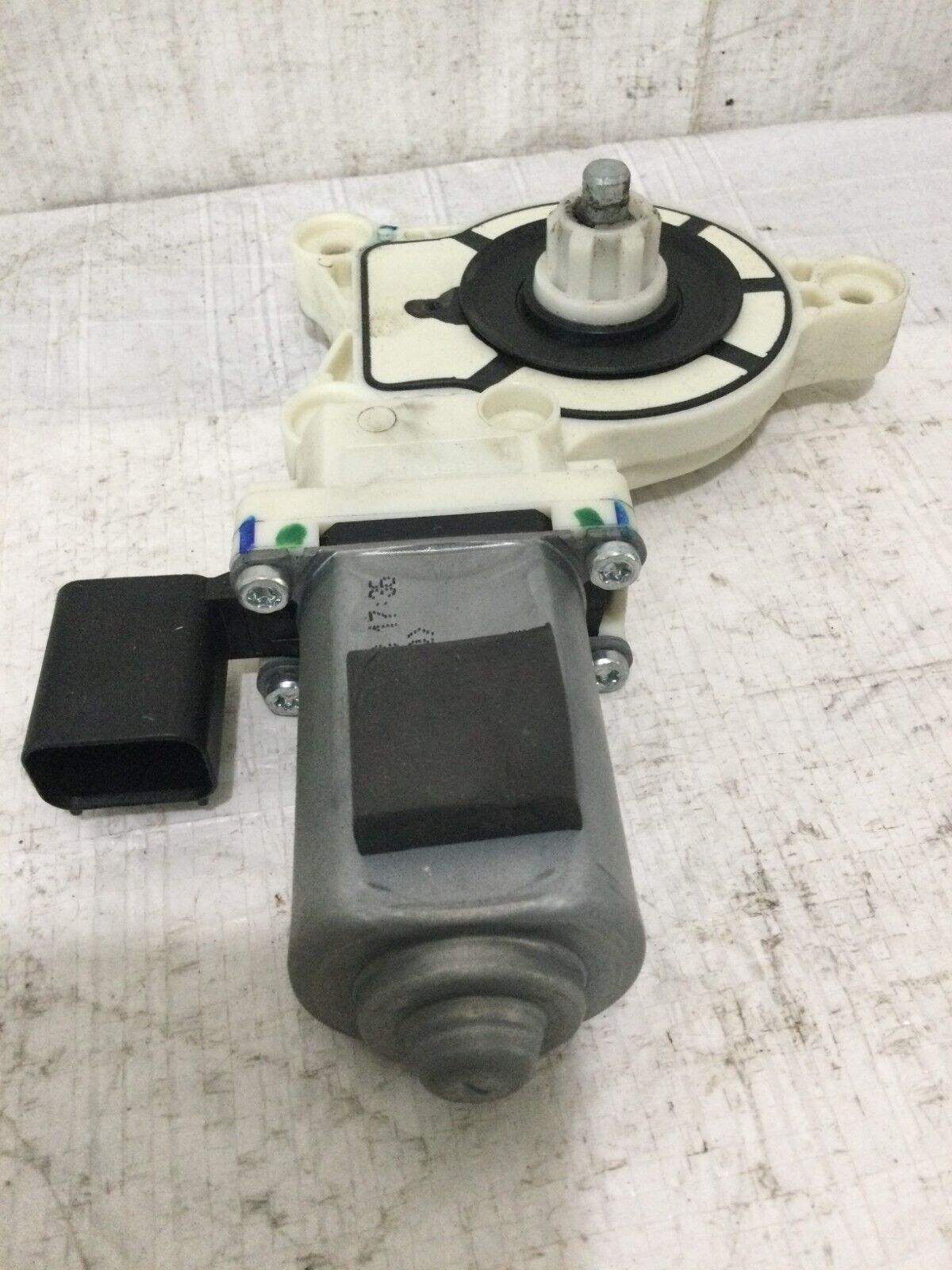 2018 RAM 1500  Front  Left Driver Door Power Window Motor OEM