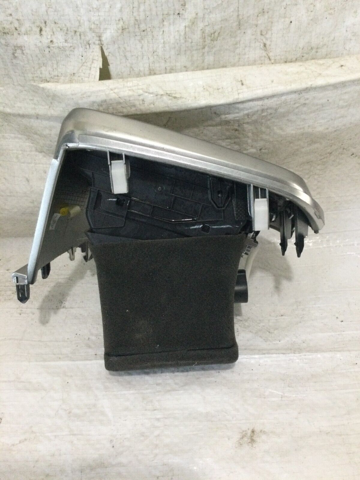 2016-2018 Kia Sorento A/C Air Vent Outlet Left Driver Side OEM