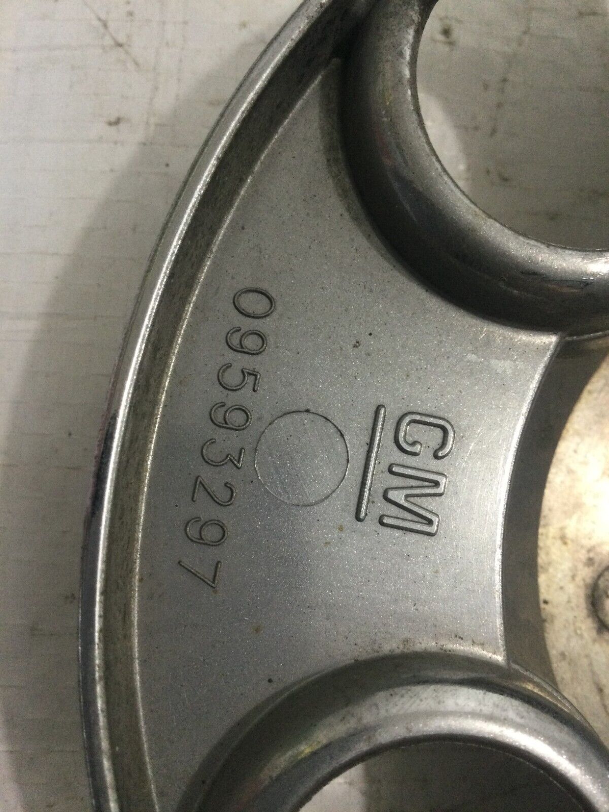 2003-2007  Chevy Impala Car Center Cap 09593297  OEM