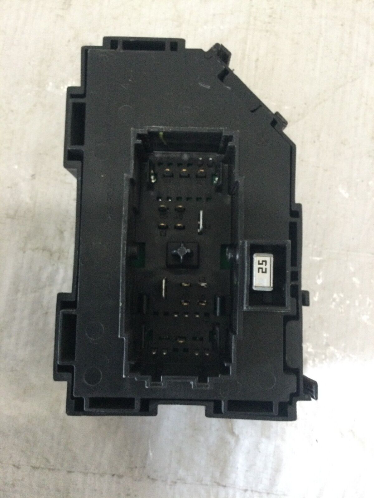 2007-2009 Cadillac Escalade Inertior Cabin Fuse Box 15925044OEM ( DAMAGE CASE )