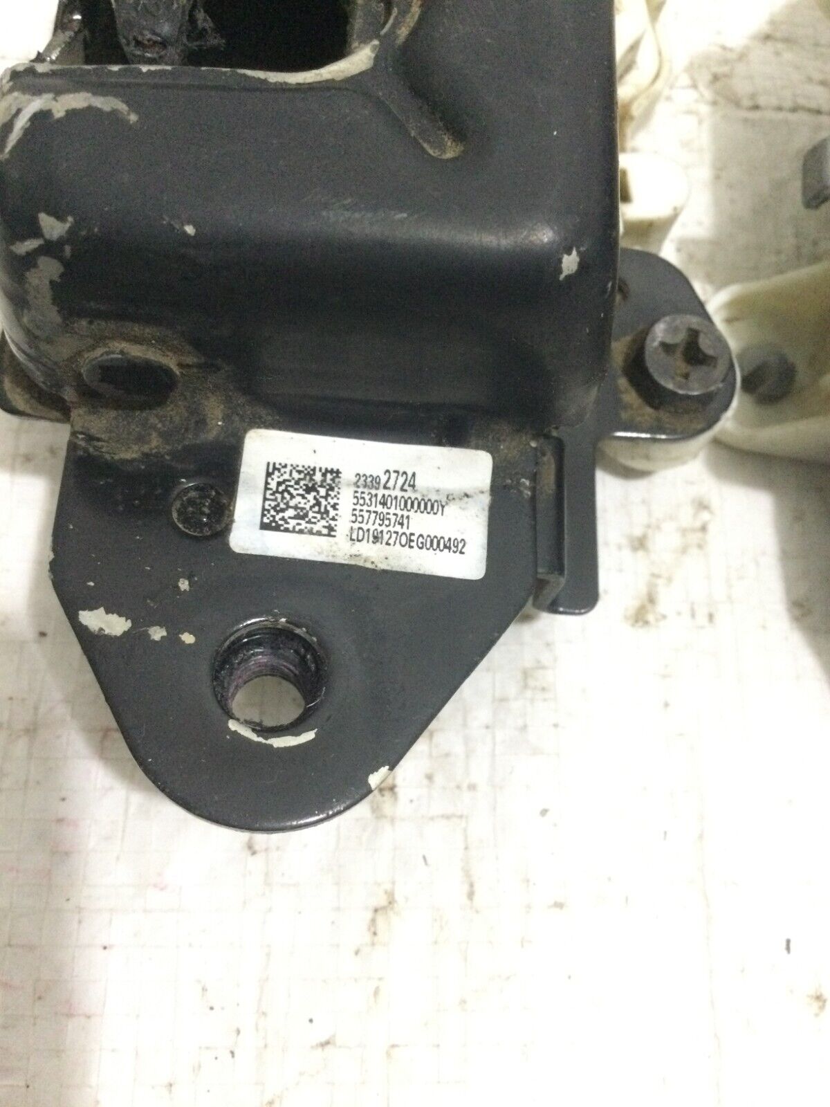 2019 GMC Sierra 1500 Driver Side Passenger Side Tailgate Latch 85530794 OEM