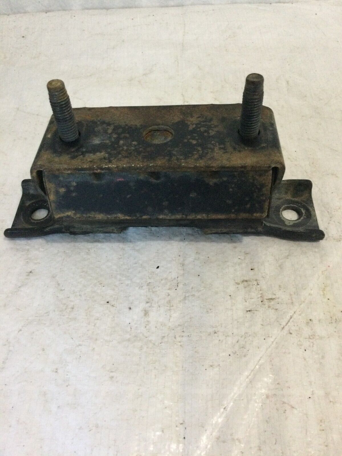 2019-2022 Chevrolet Silverado 1500 Auto Trnsmission Mount Bracket OEM 84460900