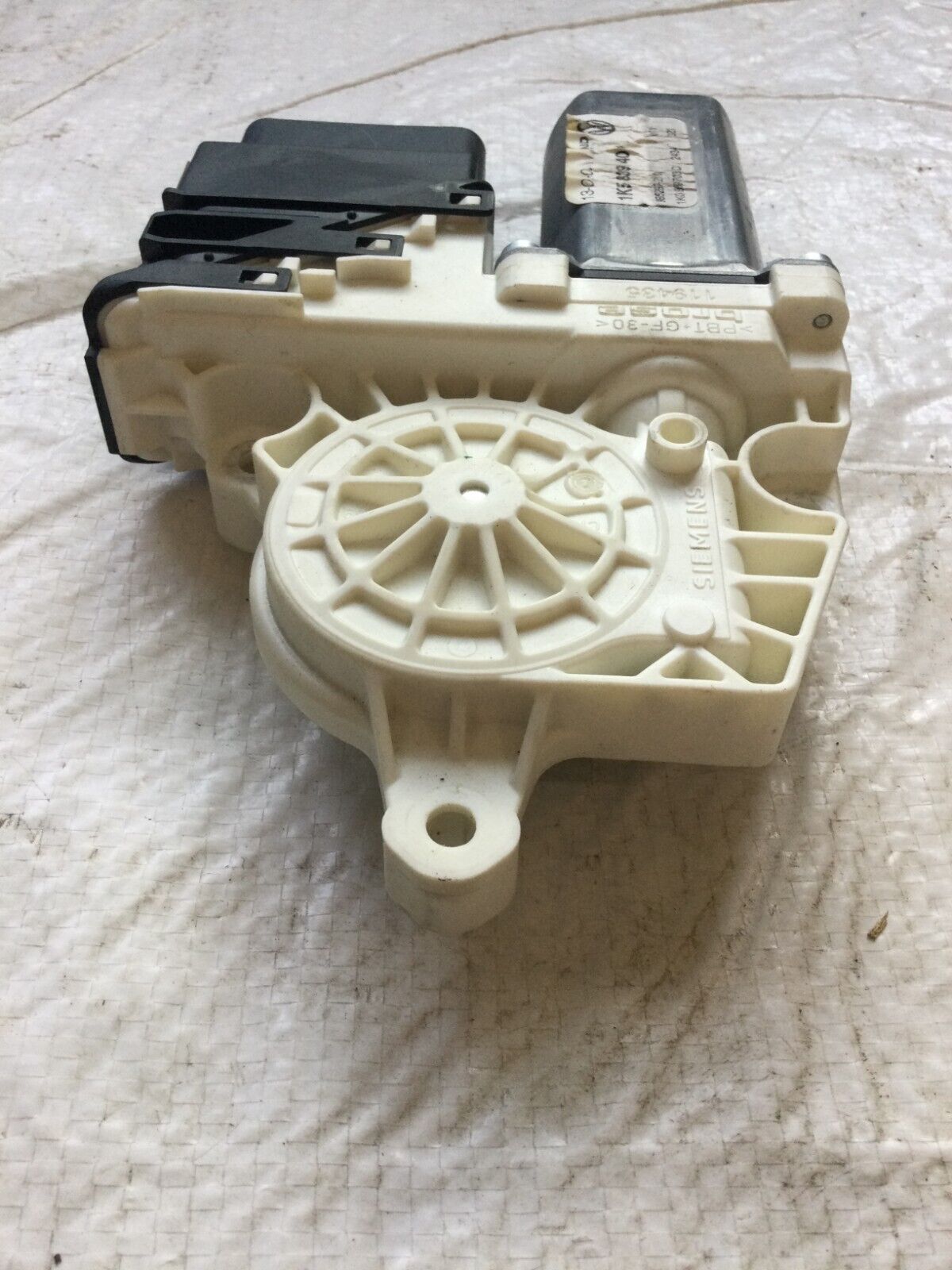 2006 Volkswagen Jetta Rear Left Power Window Motor OEM 1K5839401A