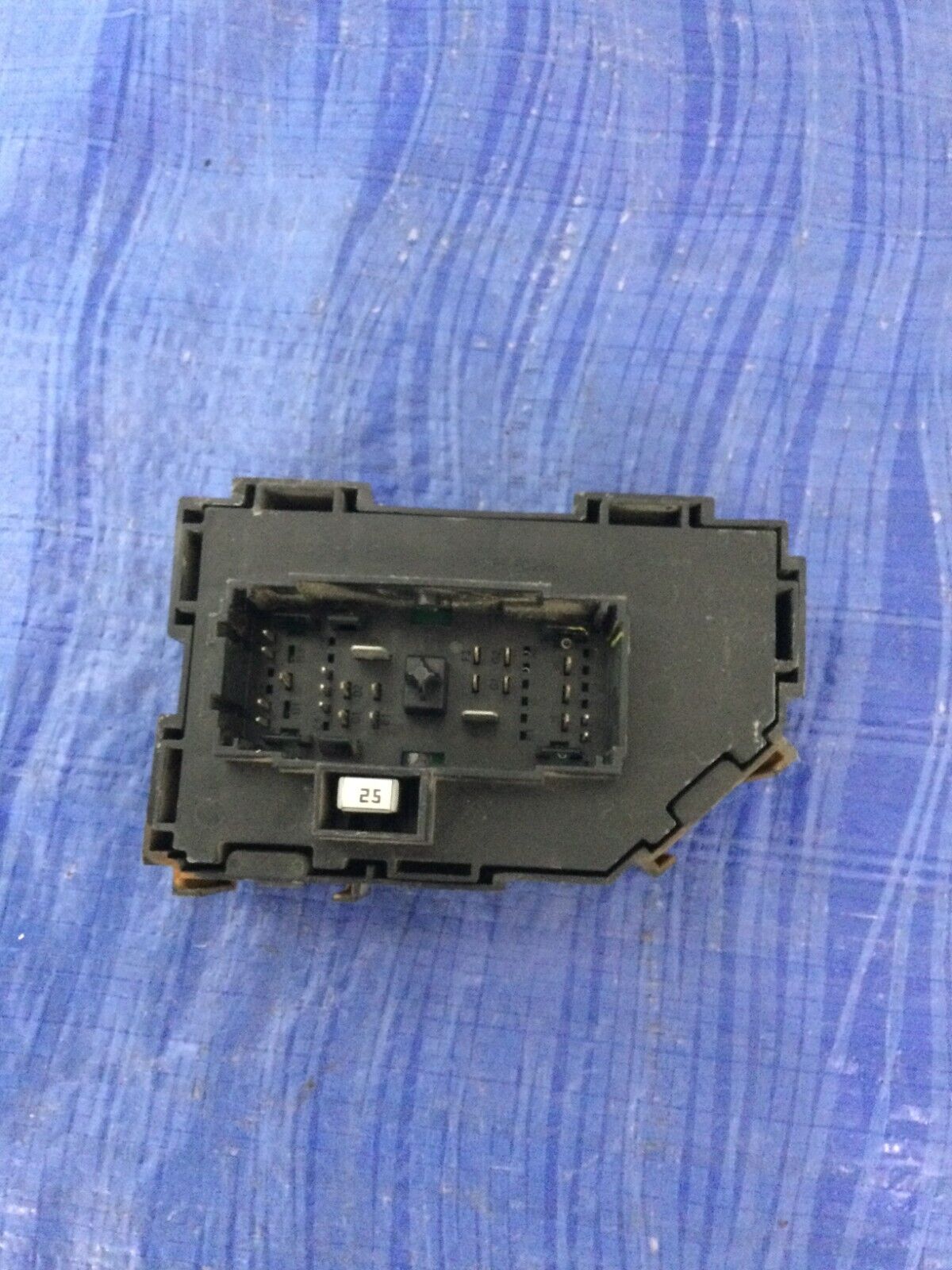 2007-2009 Cadillac Escalade ESV Cabin Fuse Box  15925044 OEM