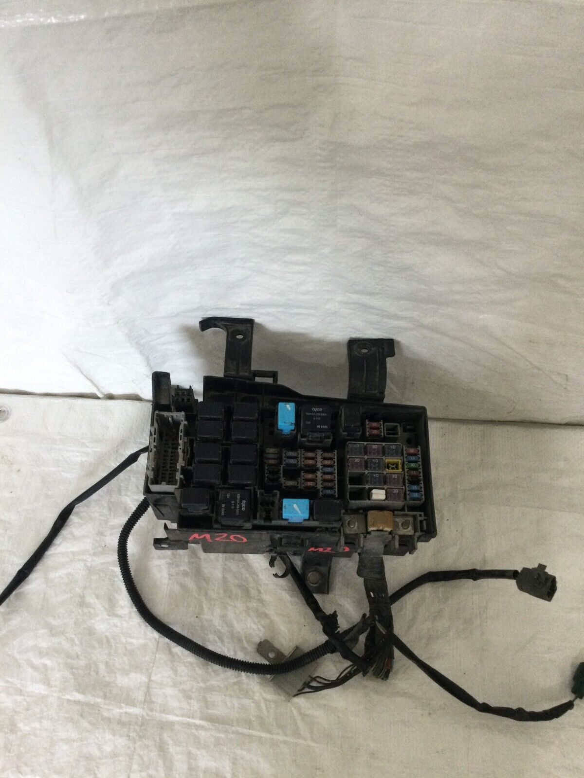 2005 Mazda 6 Engine Fuse Box OEM 3.0L