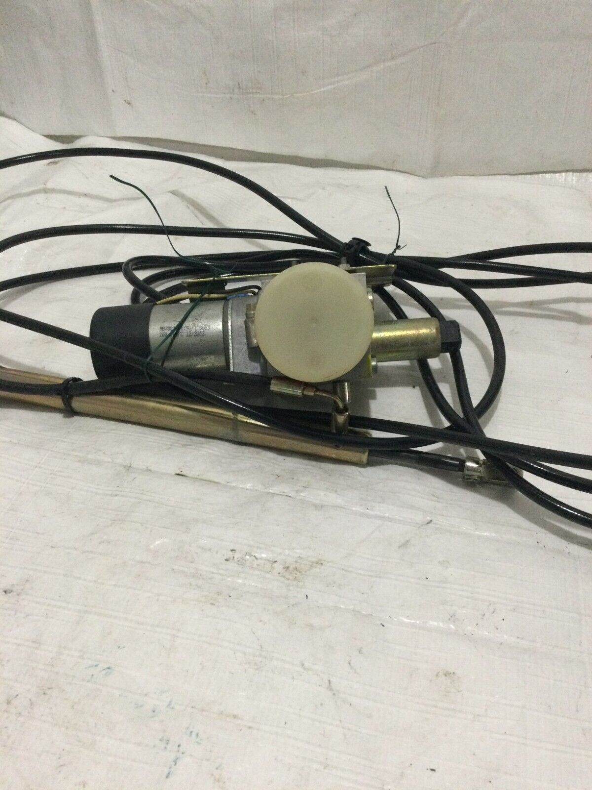 2004 BMW 745I Rear Trunk Lid Hydaulic Pump Actuator Motor 7015009 OEM