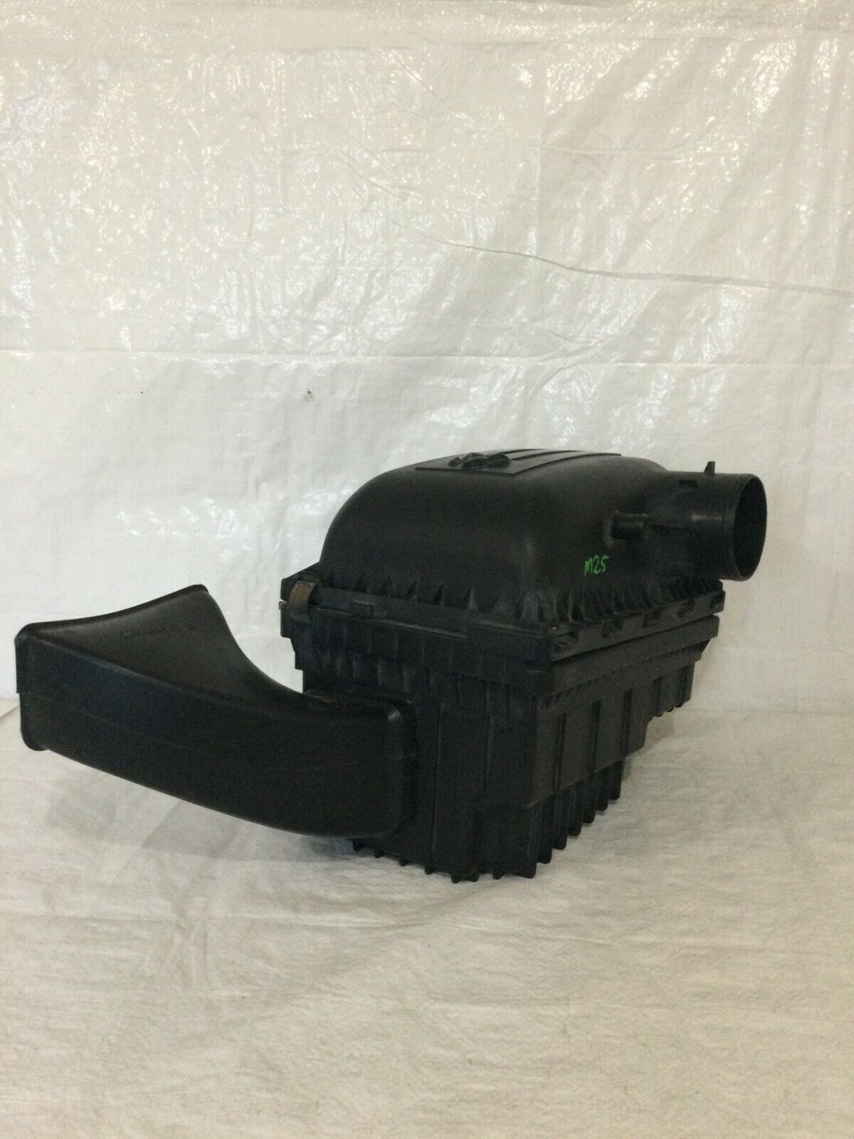2005 Dodge Ram 2500 Air Cleaner Filter Box Assembly OEM 53032670AB 5.7L