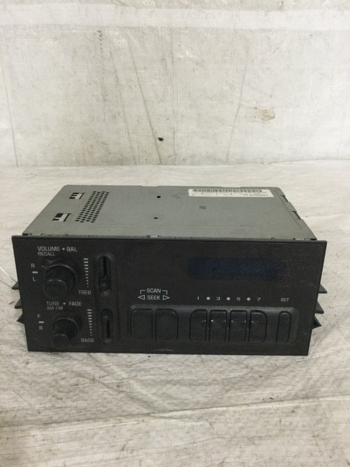 2001 Chevrolet Silverado 2500 AM-FM Radio Stereo Tuner Receiver OEM 15769264