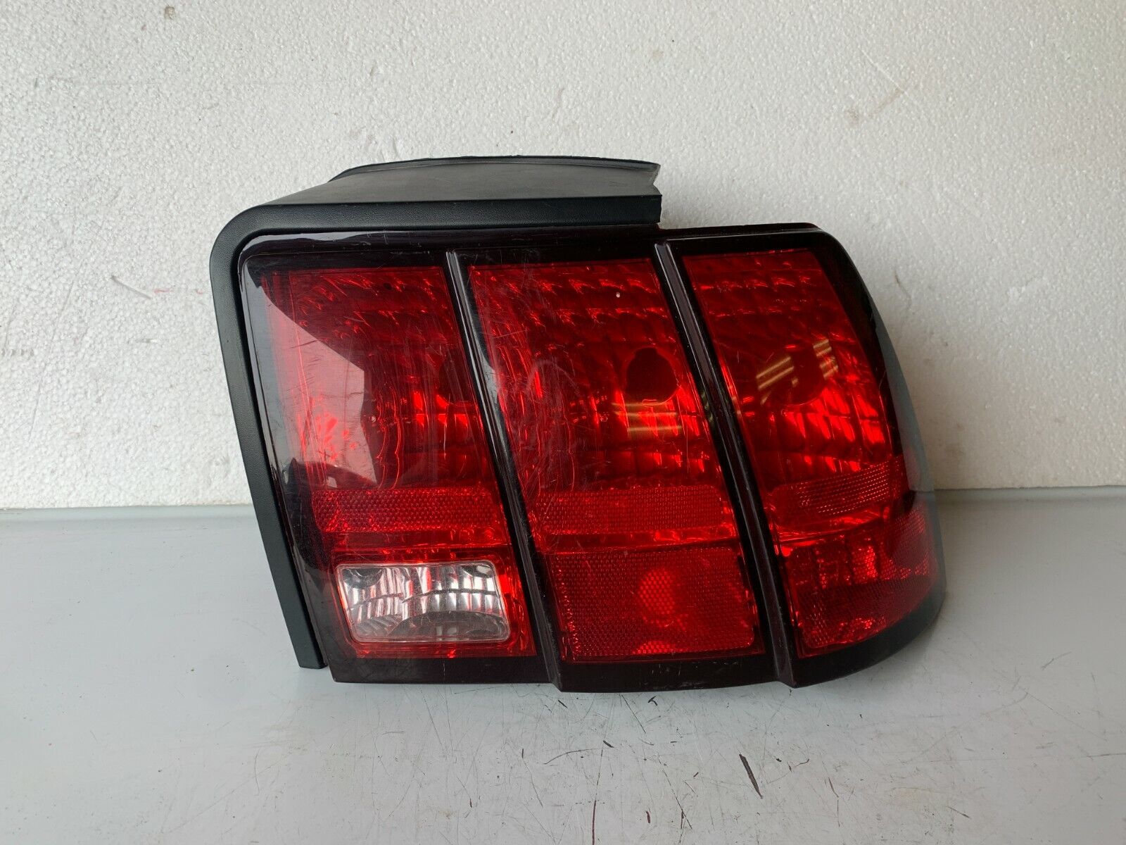 2004 Ford Mustang Tail Light Lamp Rear Right Passenger Side OEM RH