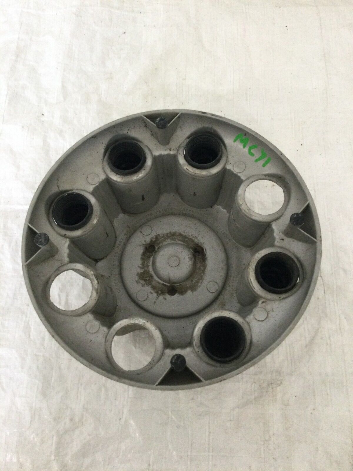 1999-2006 Chevy Silverado 2500 3500HD Wheel Center Hub Cover Cap 15052379 OEM