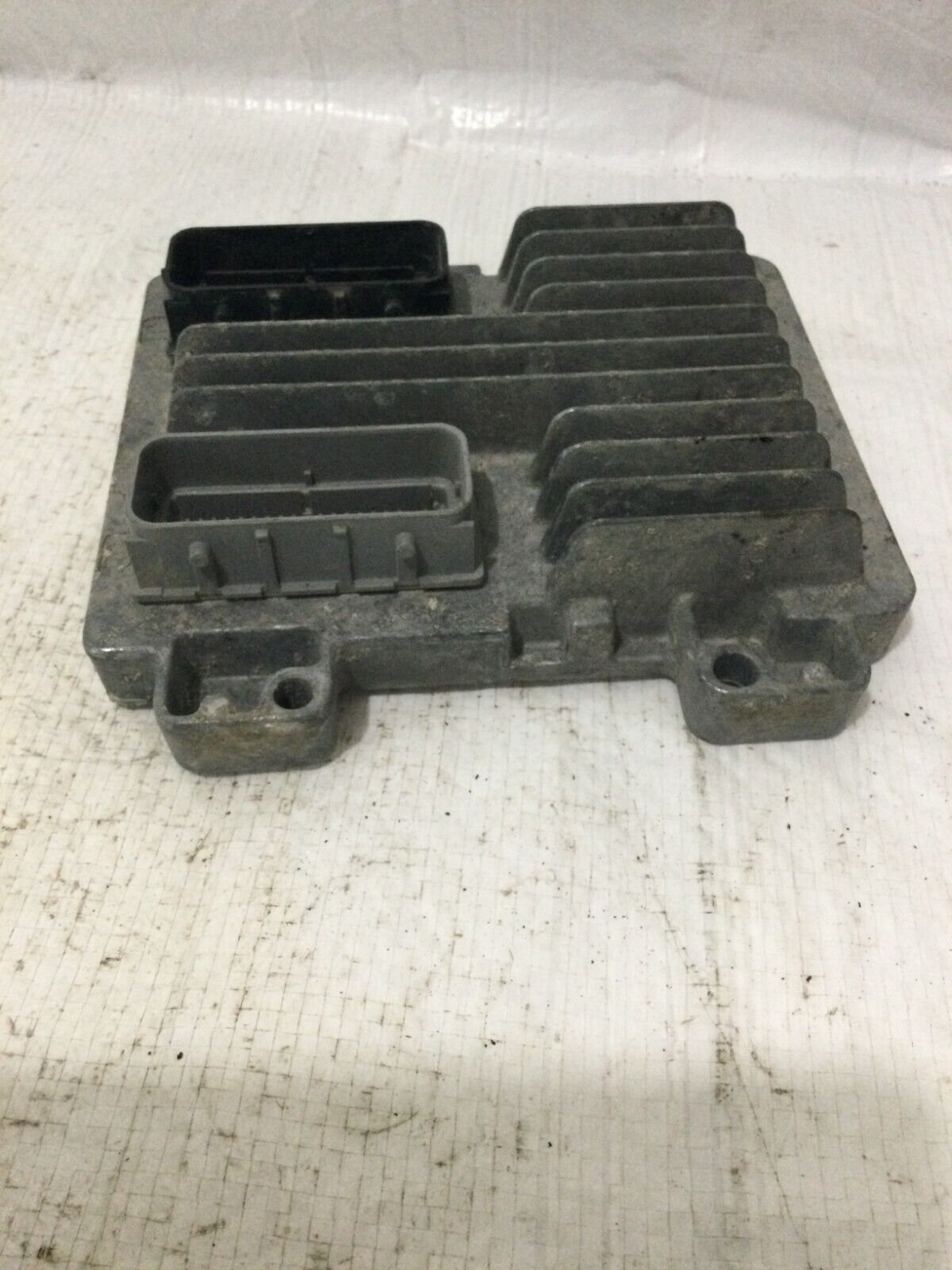 2007 GMC Sierra 1500   Engine motor Control Module  OEM 12614085