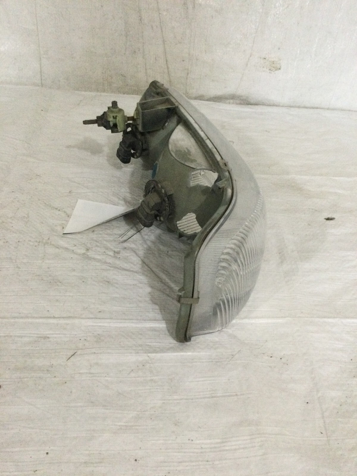 2001 Chevrolet Silverado 2500 Right Passenger Side Headlight Assembly OEM DAMAGE