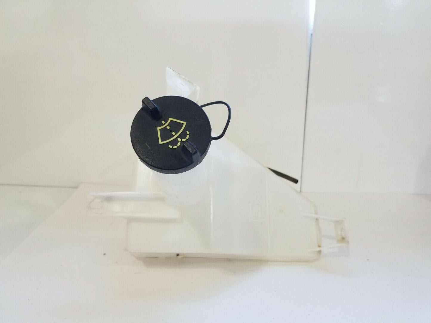 2006 Ford F-350 Super Duty Windshield Washer Fluid Reservoir Tank OEM