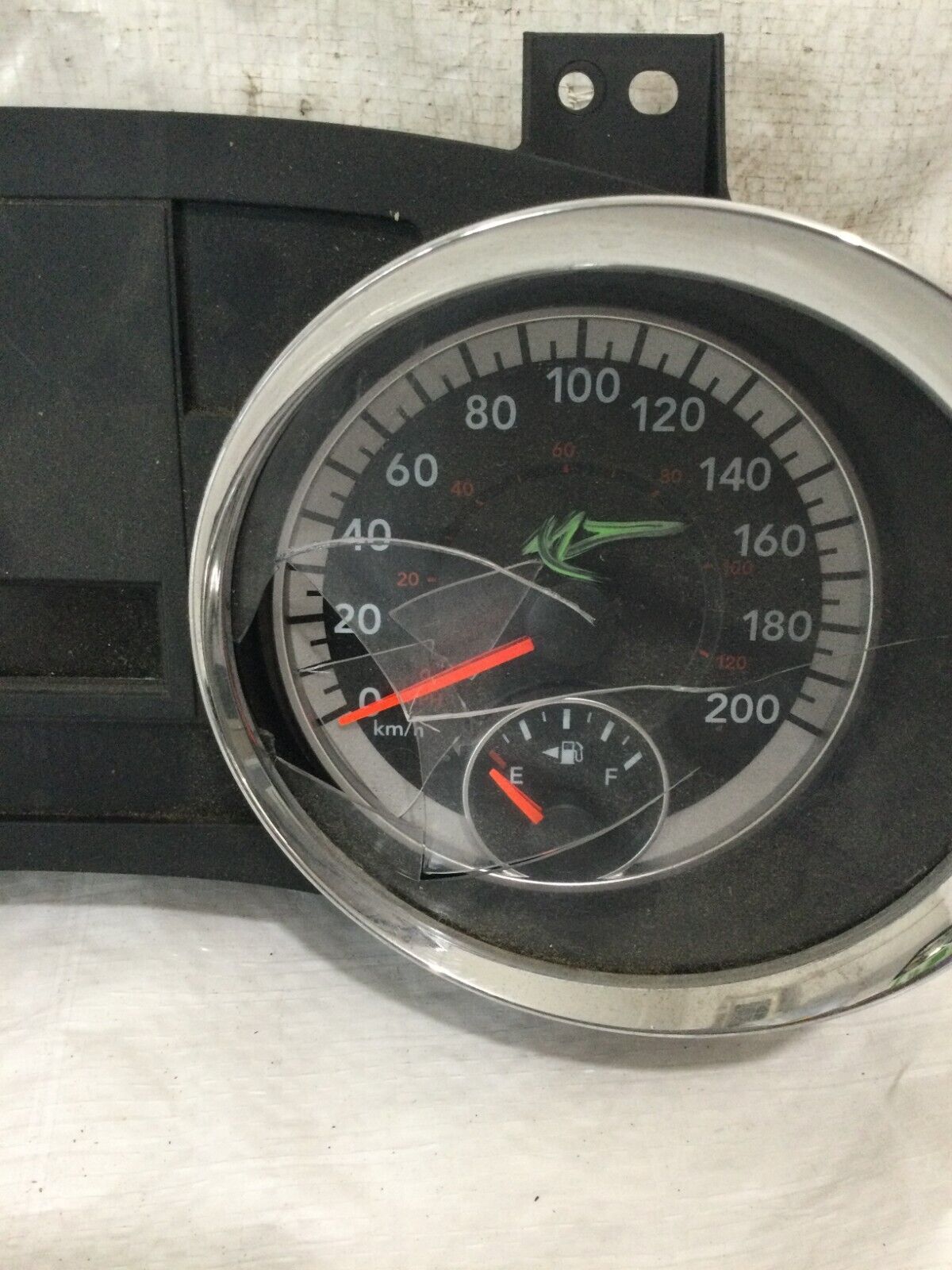 2017 Dodge Grand Caravan  Speedometer  Cluster 68241685AA OEM( DAMAGE LENS )
