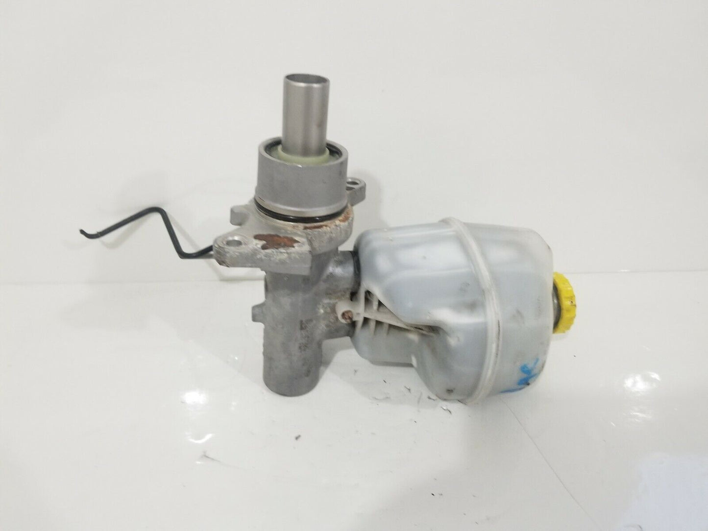 2005 Dodge Ram 2500 Power Brake Master Cylinder W/ Reservoir Tank OEM 