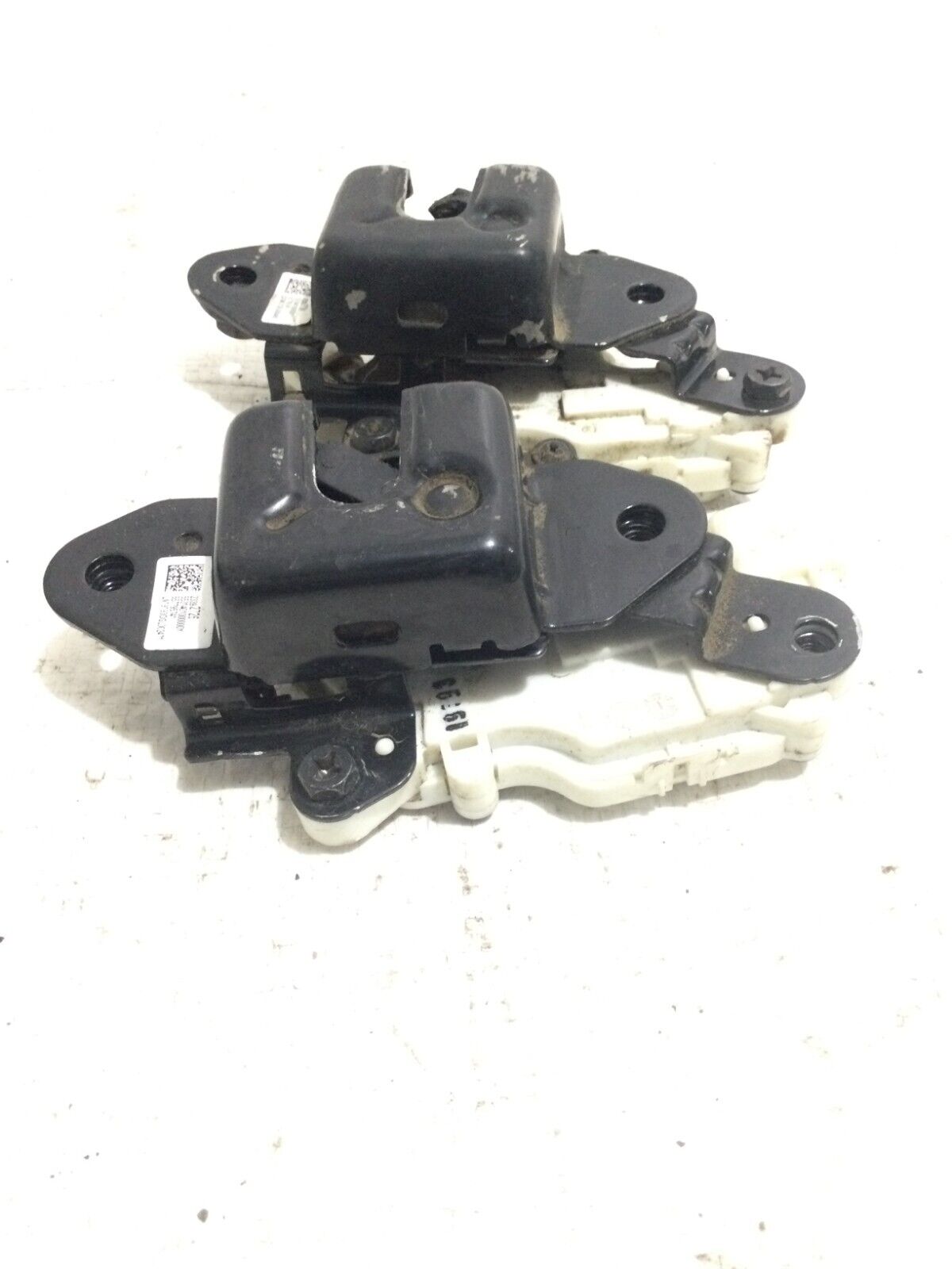 2019 GMC Sierra 1500 Driver Side Passenger Side Tailgate Latch 85530794 OEM