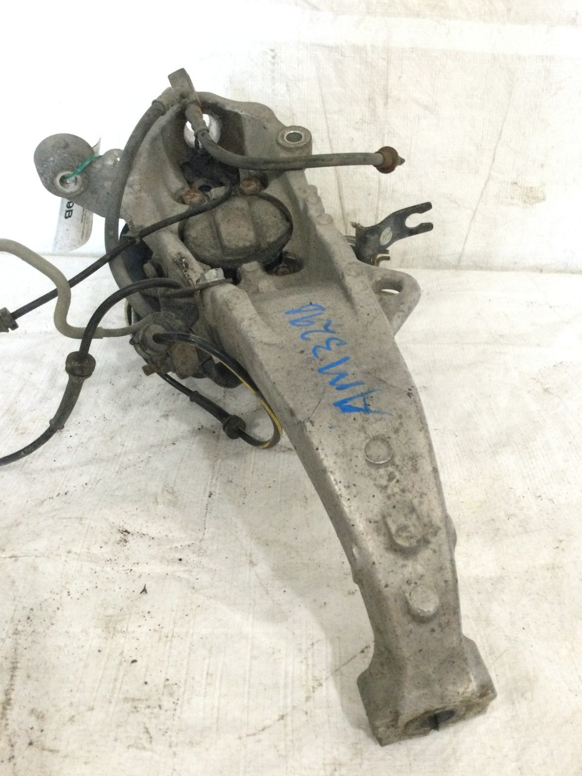 2007 Infiniti G35 3.5L Front Right Spindle Knuckle OEM