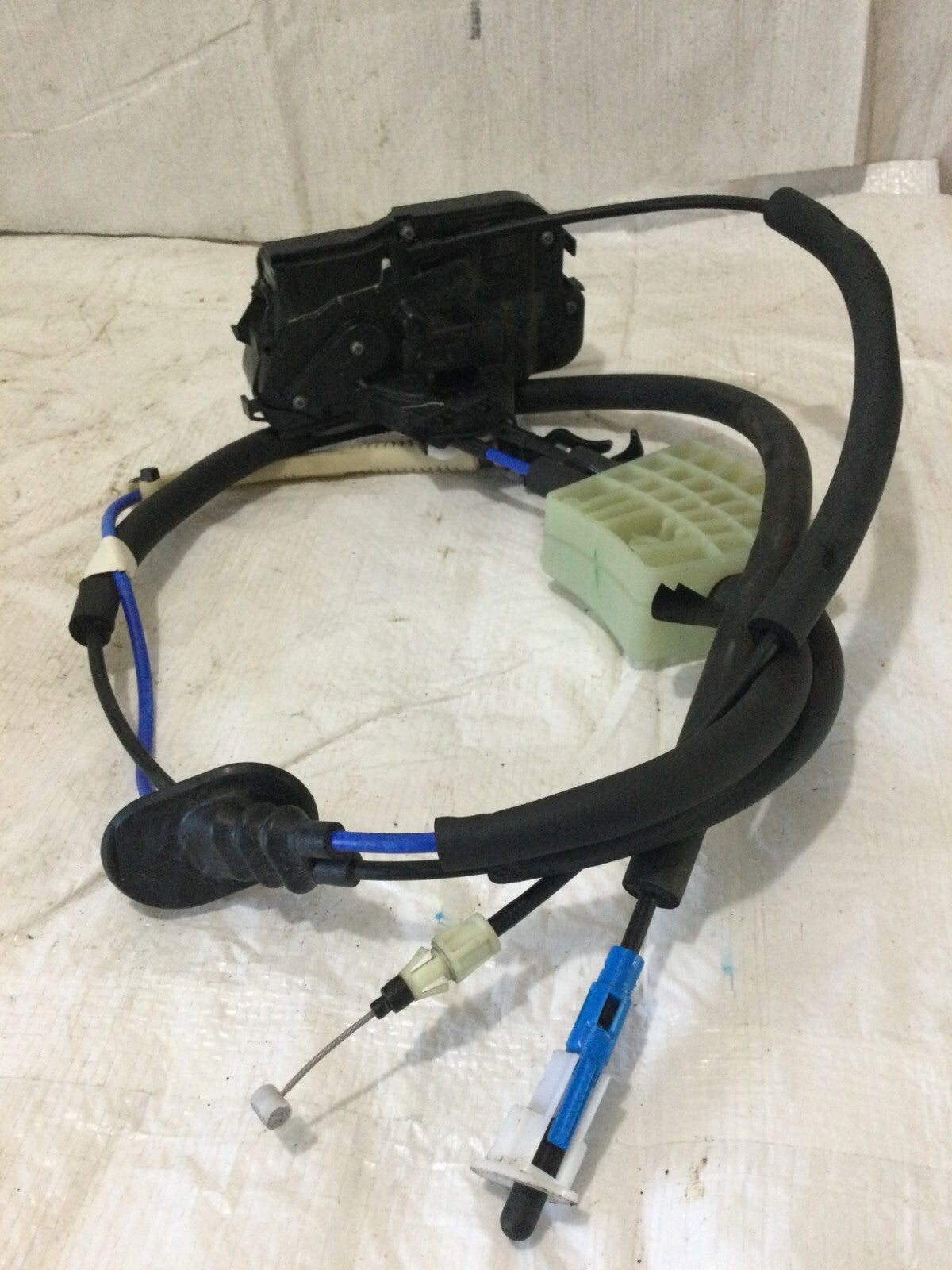 2023 Ford F150 Front Right Passenger Door Lock Latch Actuator  OEM ( DAMAGED )