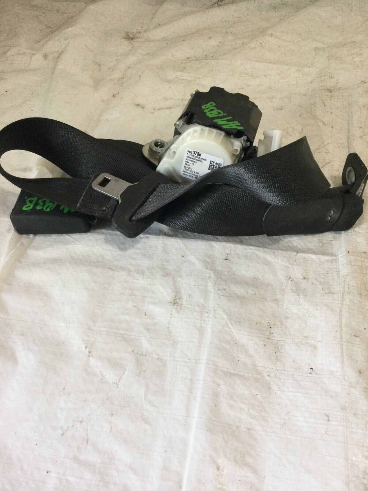 2018 Chevrolet Silverado 1500 Rear Right Center Seat Belt OEM 84253785