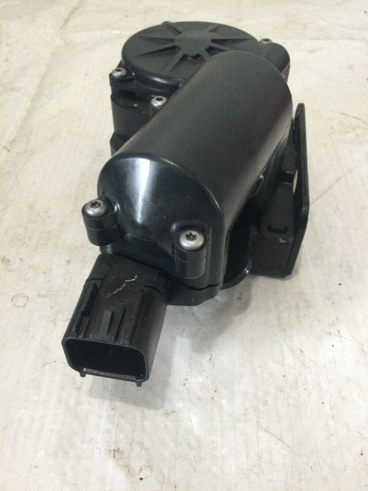 2007 Cadillac Escalade Tailgate Latch Power Liftgate Lock Actuator Motor OEM