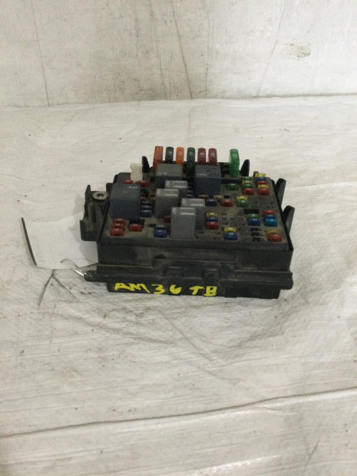 2001 Chevrolet Silverado 2500 Fusebox Junction OEM 15328806-05