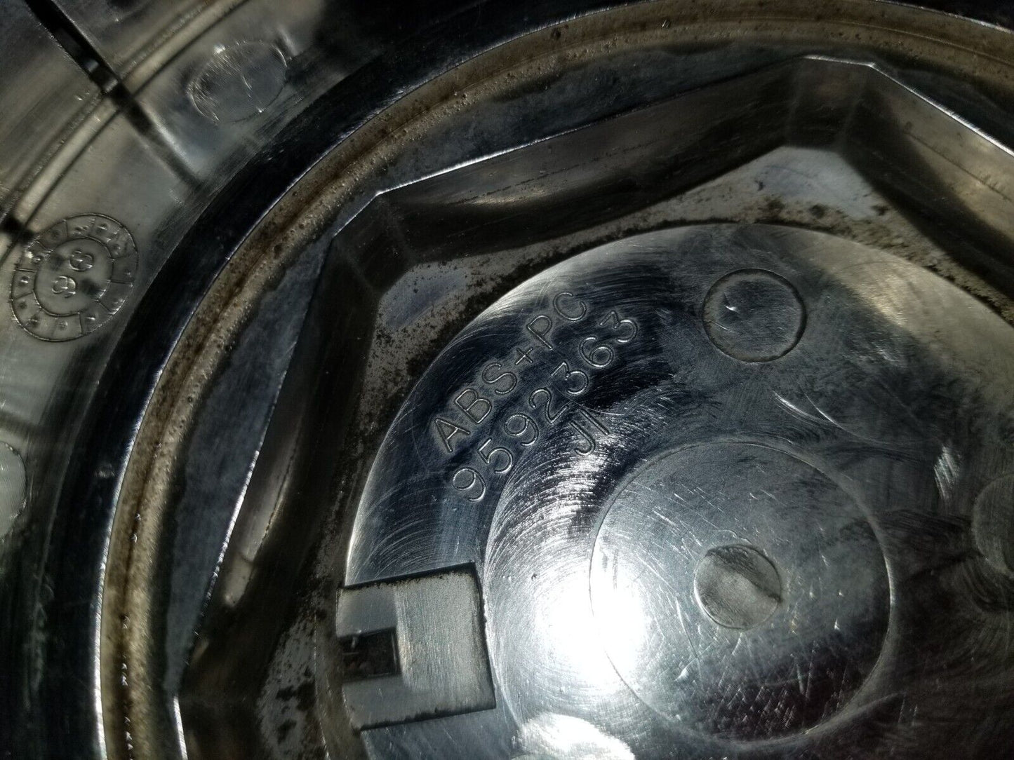 2000 Chevrolet Impala Wheel Center Hub Cap OEM 9592363