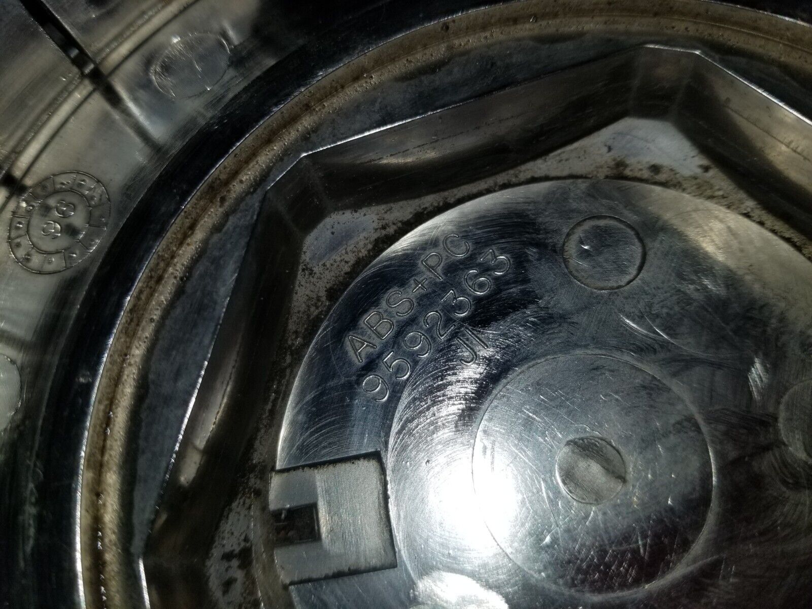 2000 Chevrolet Impala Wheel Center Hub Cap OEM 9592363