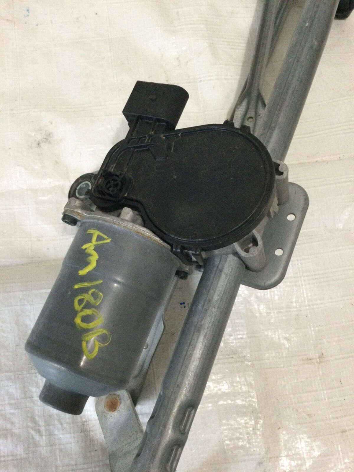 2016-2018 Kia Sorento Front Windshield Wiper Motor w/Transmission Linkage OEM