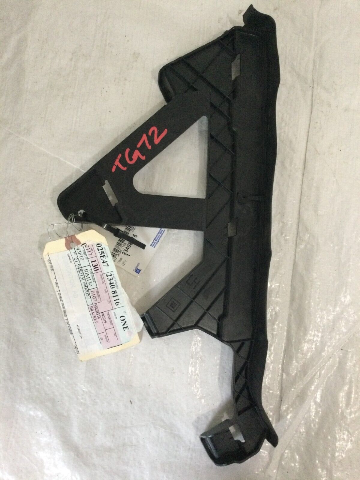 2019-2021 Chevrolet Silverado 1500 Left Headlight Mounting Bracket OEM 23408116