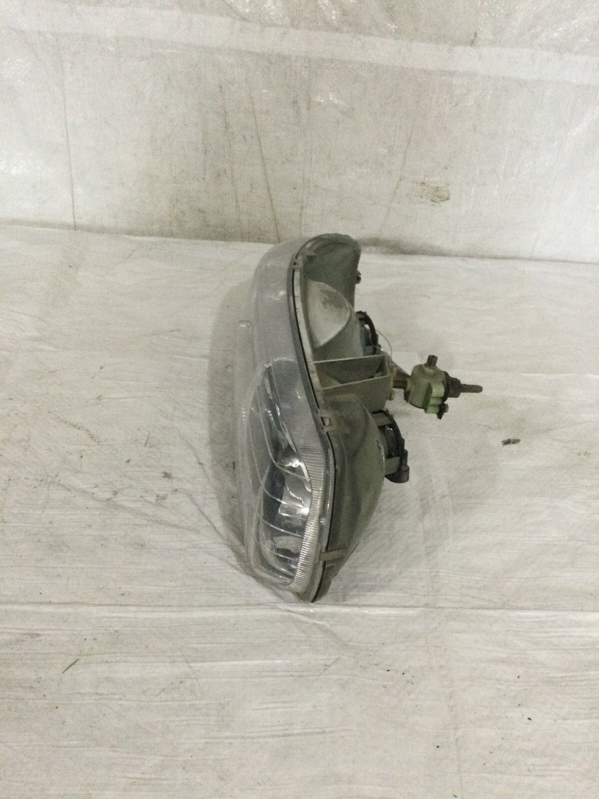 2001 Chevrolet Silverado 2500 Right Passenger Side Headlight Assembly OEM DAMAGE