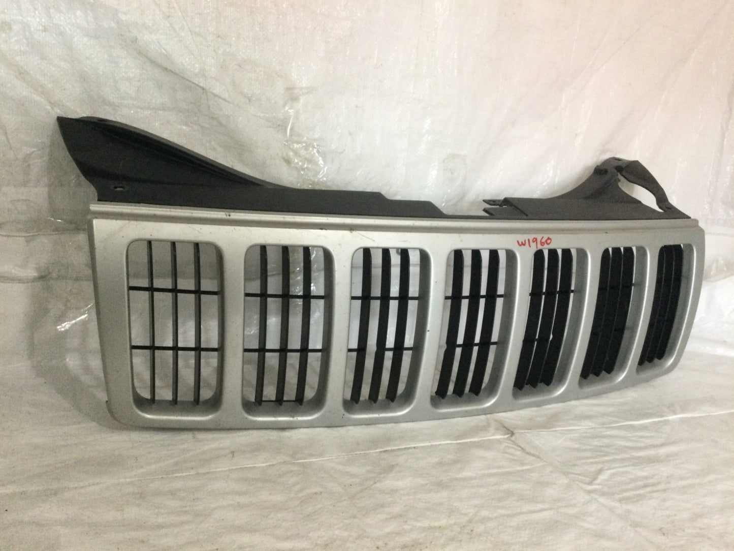 2005-2010 Jeep Grand Cherokee Front Grille OEM