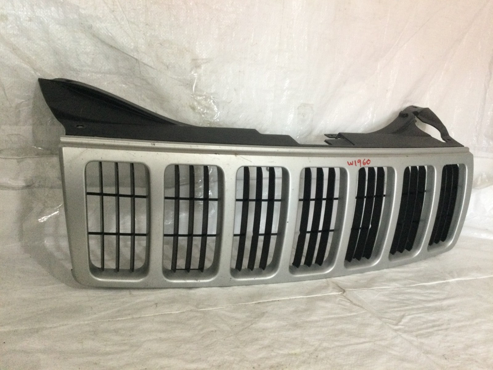 2005-2010 Jeep Grand Cherokee Front Grille OEM