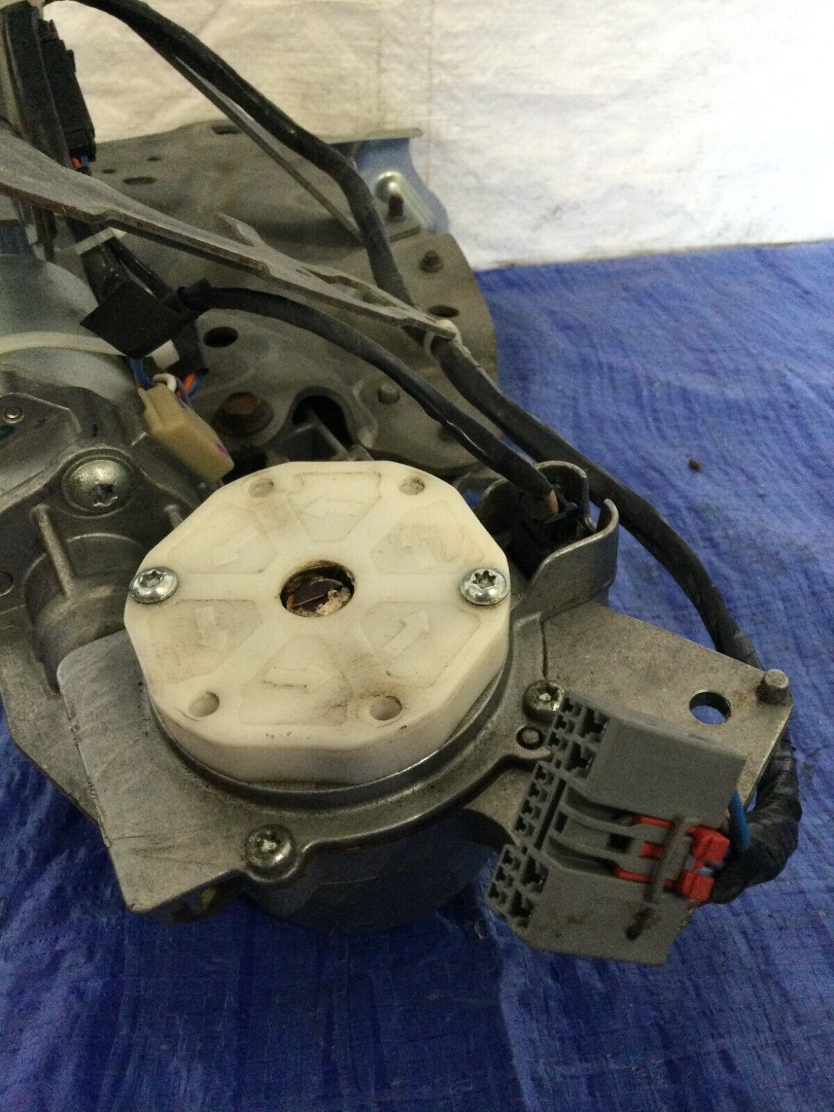 2007-2008 Cadillac Escalade ESV Tailgate Lift Motor OEM