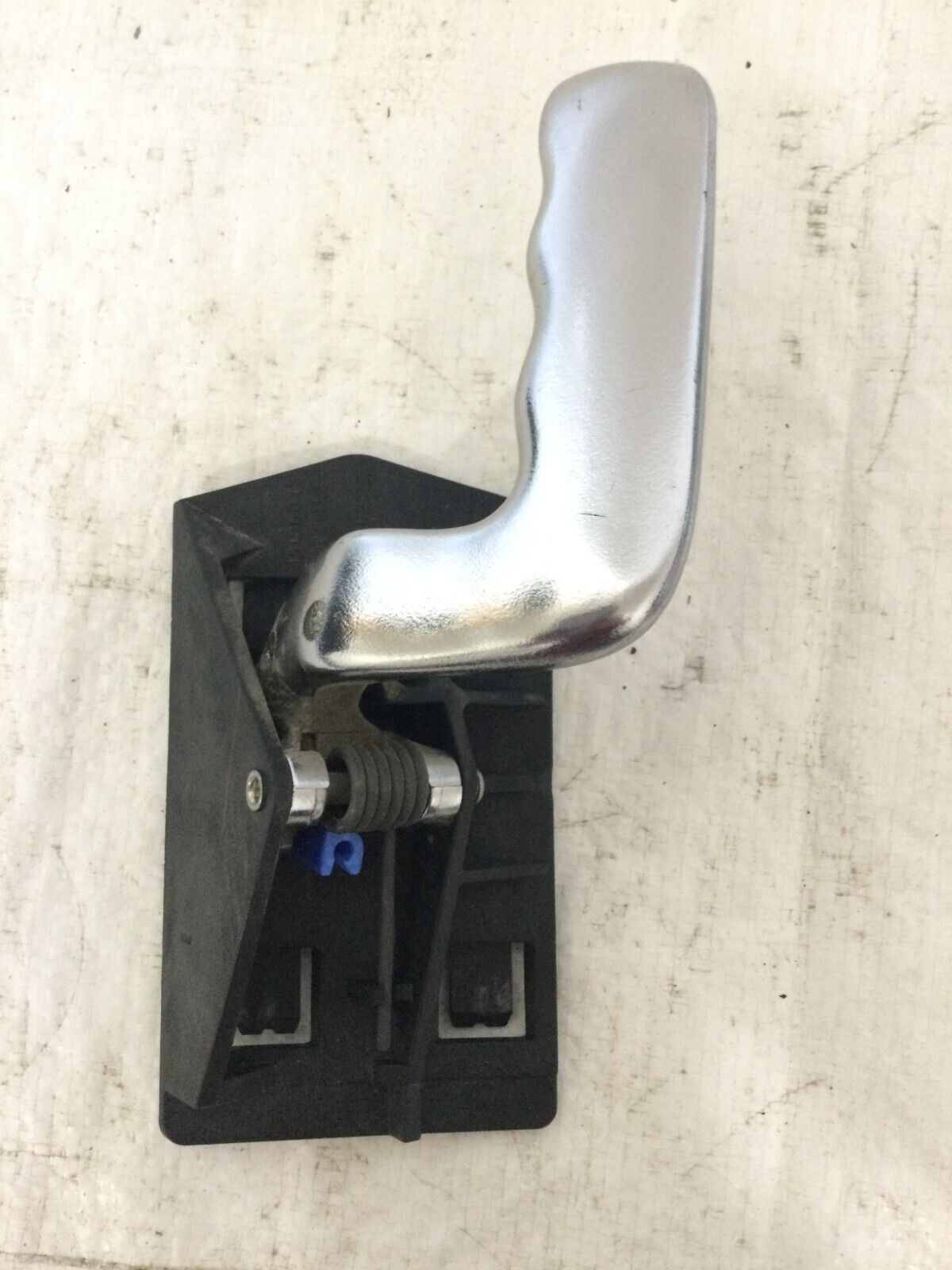 2003-2006 Cadillac Escalade EXT Front Right Interior Chrome Door Handle OEM