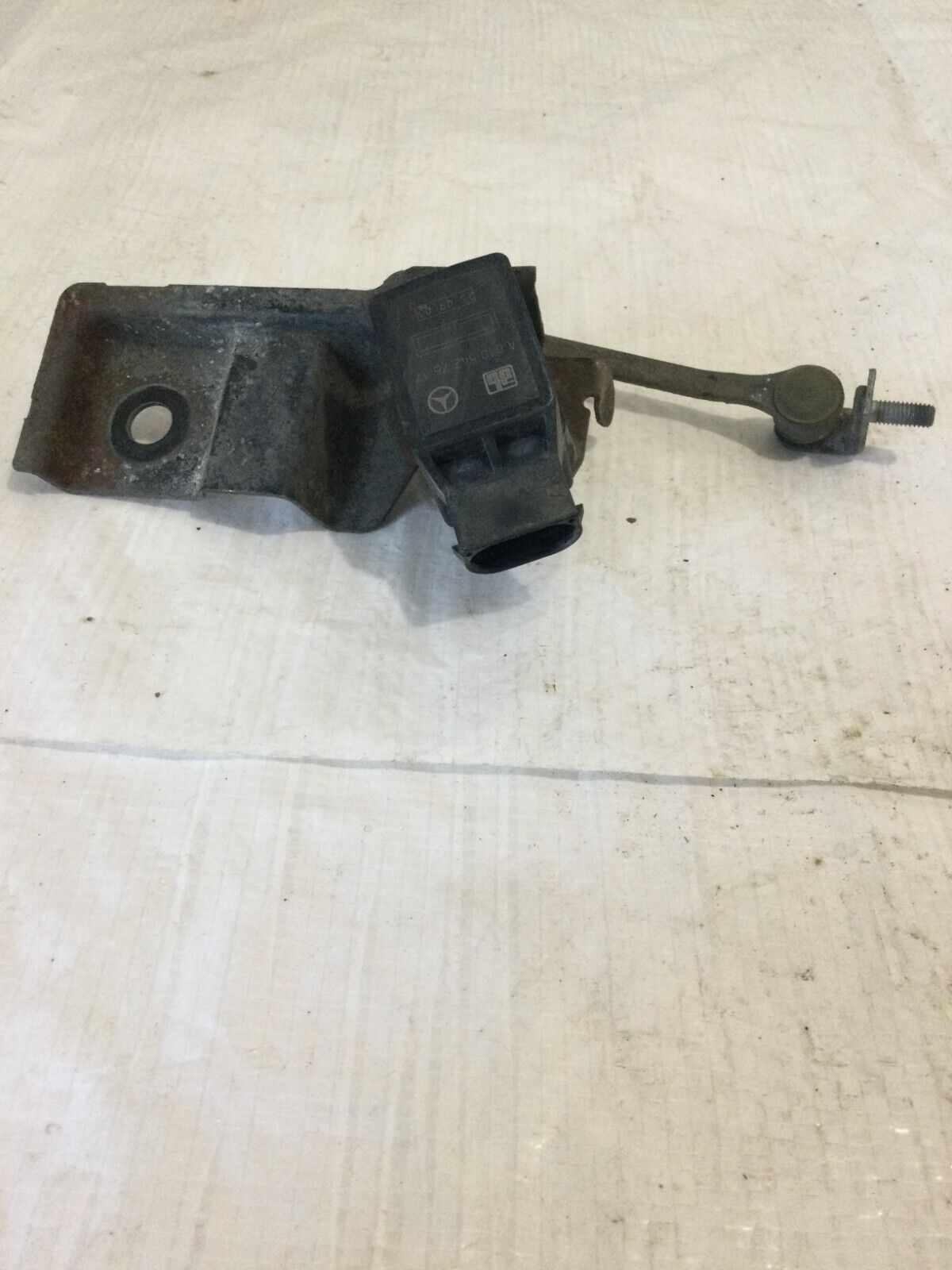 2004 Mercedes-Benz S-Class Suspension Sensor A0105427617 OEM