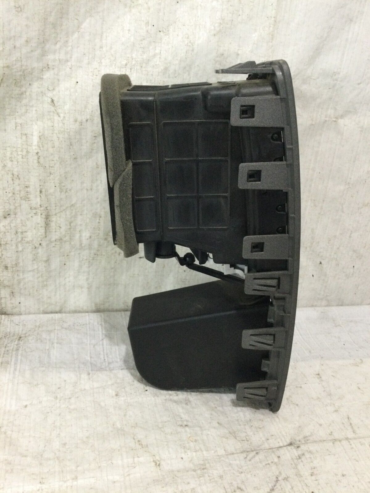 2018 RAM 1500  Right Side  Air Conditioning & Heater Vents OEM