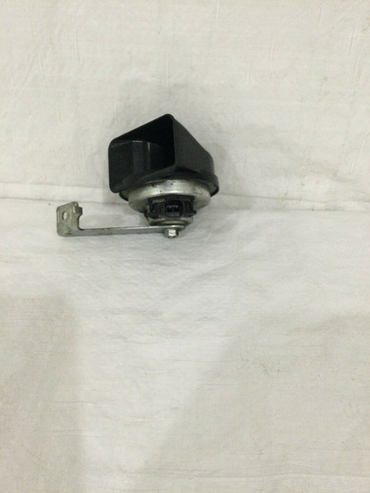 2010 Chevrolet Suburban 1500 Low Pitch Note Horn OEM 55306-AM80S