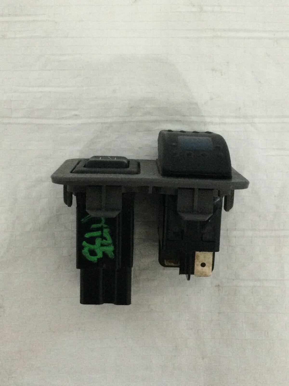 2001-2004 Nissan Xterra Rear Wiper Switch OEM