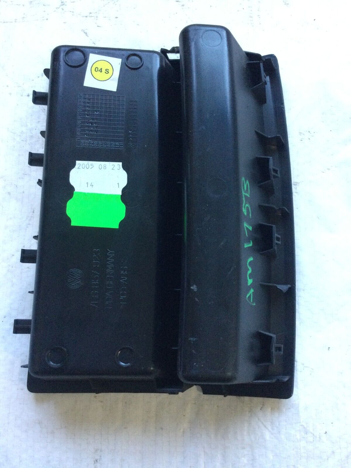 2007 Volkswagen Touraeg Center Console Storage Bin Tray 7L6857923 OEM