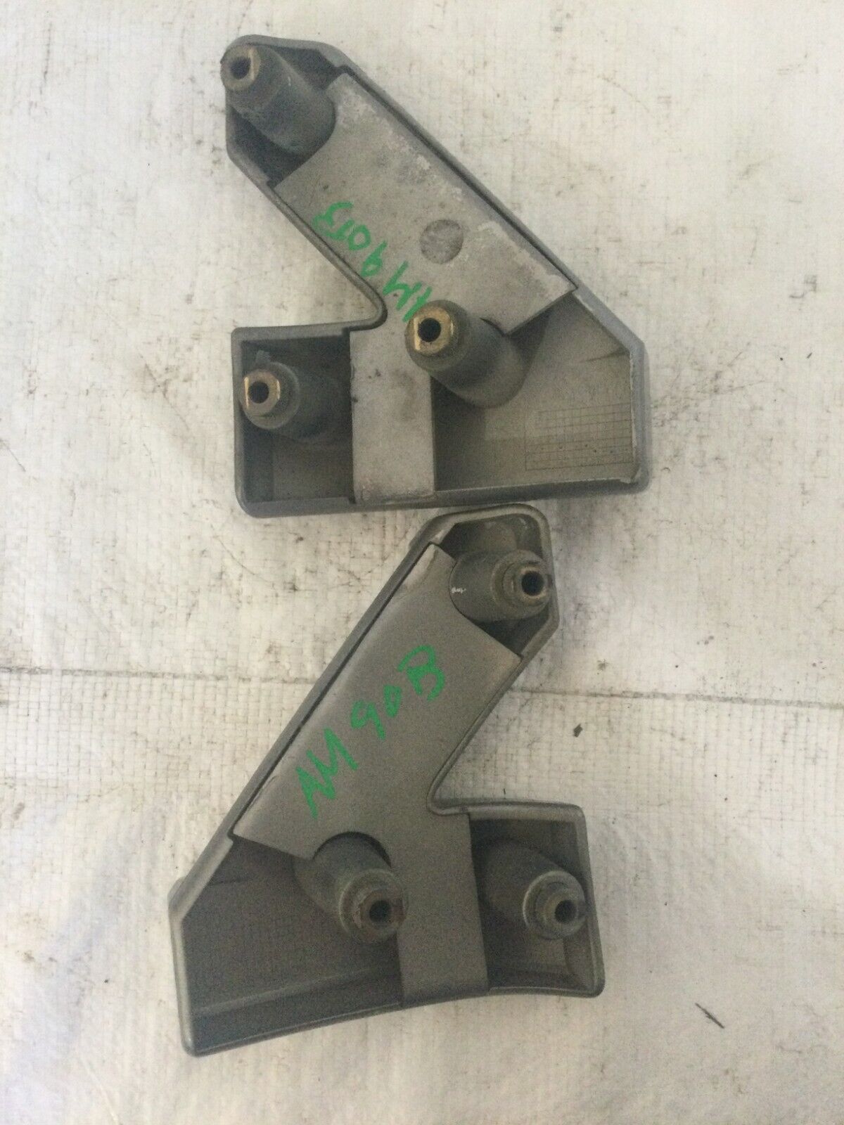 2002-2013 Cadillac Escalade EXT Box Corner Mounting Bracket OEM