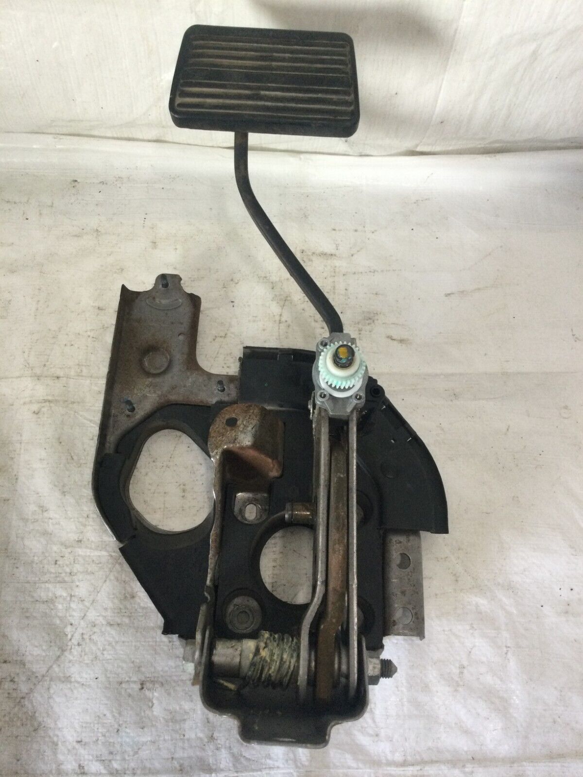 2007-2011 Cadillac Escalade ESV Brake Pedal OEM