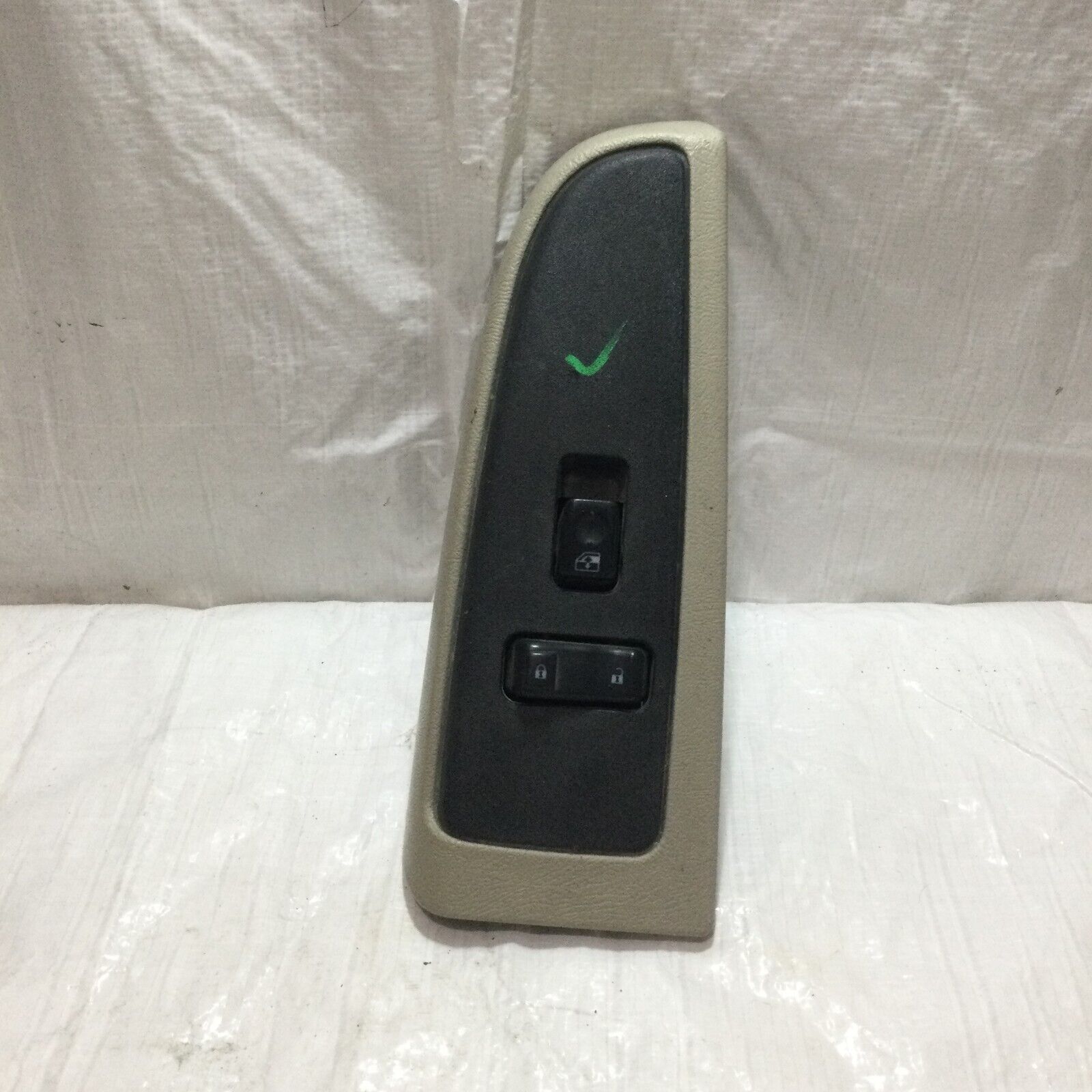 2003 to 2006 Chevrolet Tahoe Front Right RH Door Window Switch 10398572 OEM