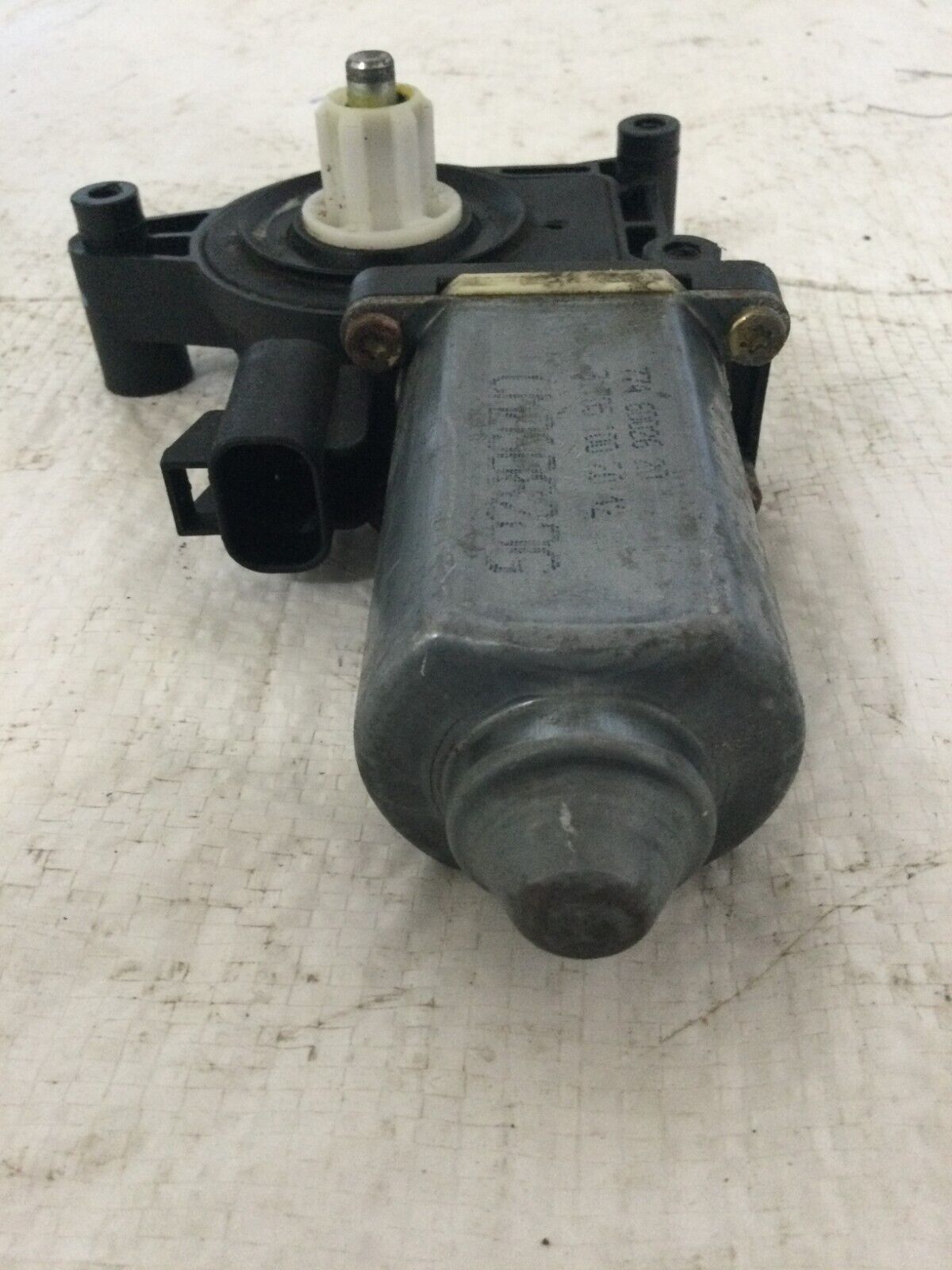 2003-2006 Cadillac Escalade EXT Front Right Power Window Motor OEM