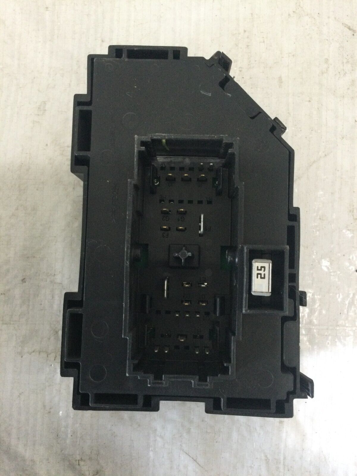 2007-2009 Cadillac Escalade Inertior Cabin Fuse Box 15925044OEM ( DAMAGE CASE )