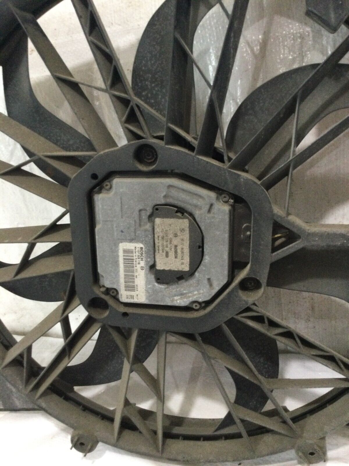 2004 BMW 745I Radiator Cooling Fan Assembly OEM 7524881