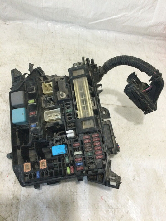 2009 Toyota Corolla  Engine  Fuse boxe  OEM